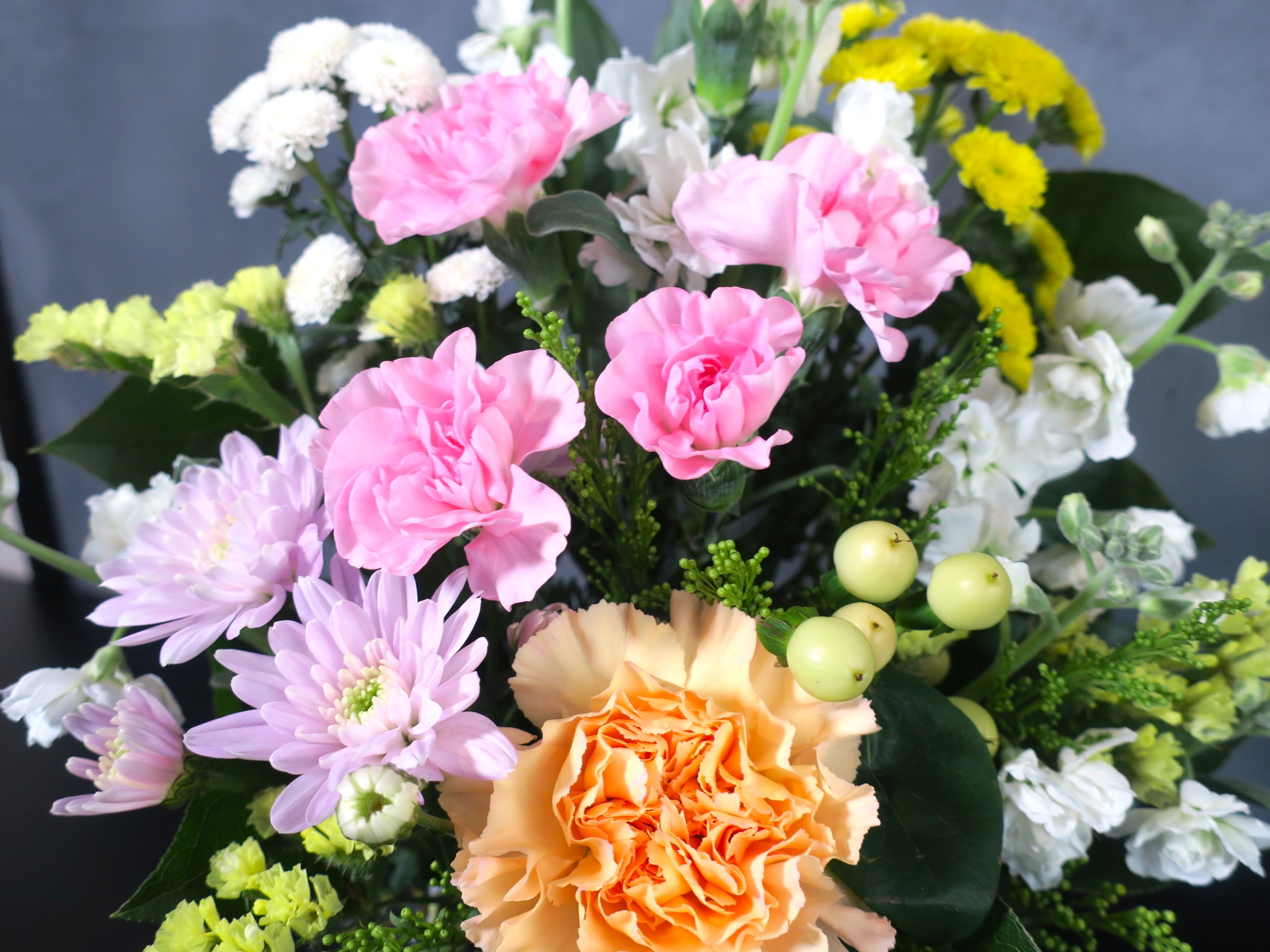 【お供え用アレンジフラワー9ヶ月定期便】「やすらぎの光」（小）ギフト対応可 供花 法事 命日