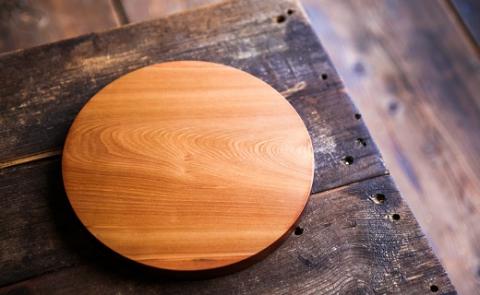 北海道育ちの国産桂無垢板 カッティングボード（塗装なし)