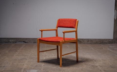 ダイニングチェア肘付 セミオーダー品【張地・塗装色選択可】