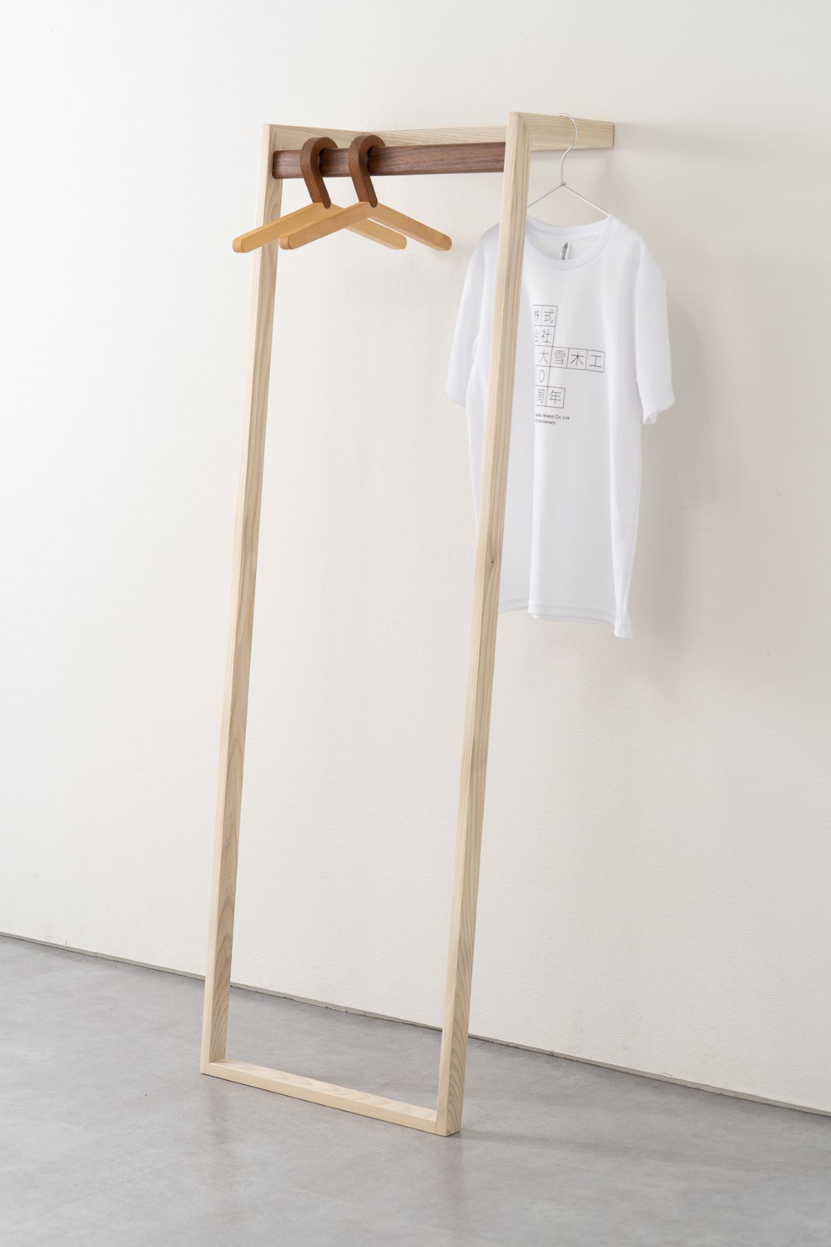 センの木の家具 Tatekake Hanger コットンホワイト W500mm×D435mm×H1500mm