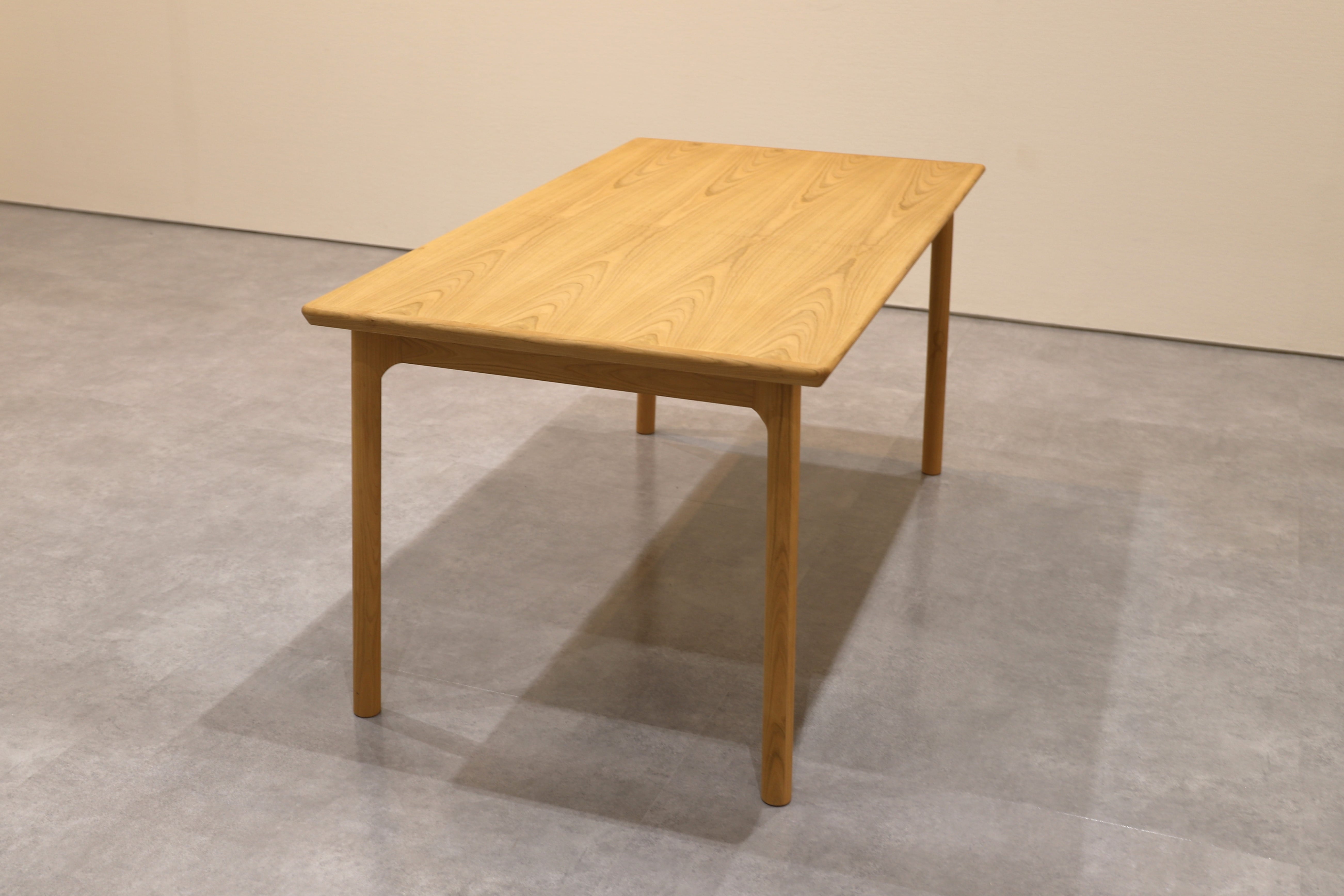 Hygge ダイニングテーブル ＜樹種：桜＞ 樹種：桜