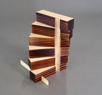 トドマツ一輪挿し