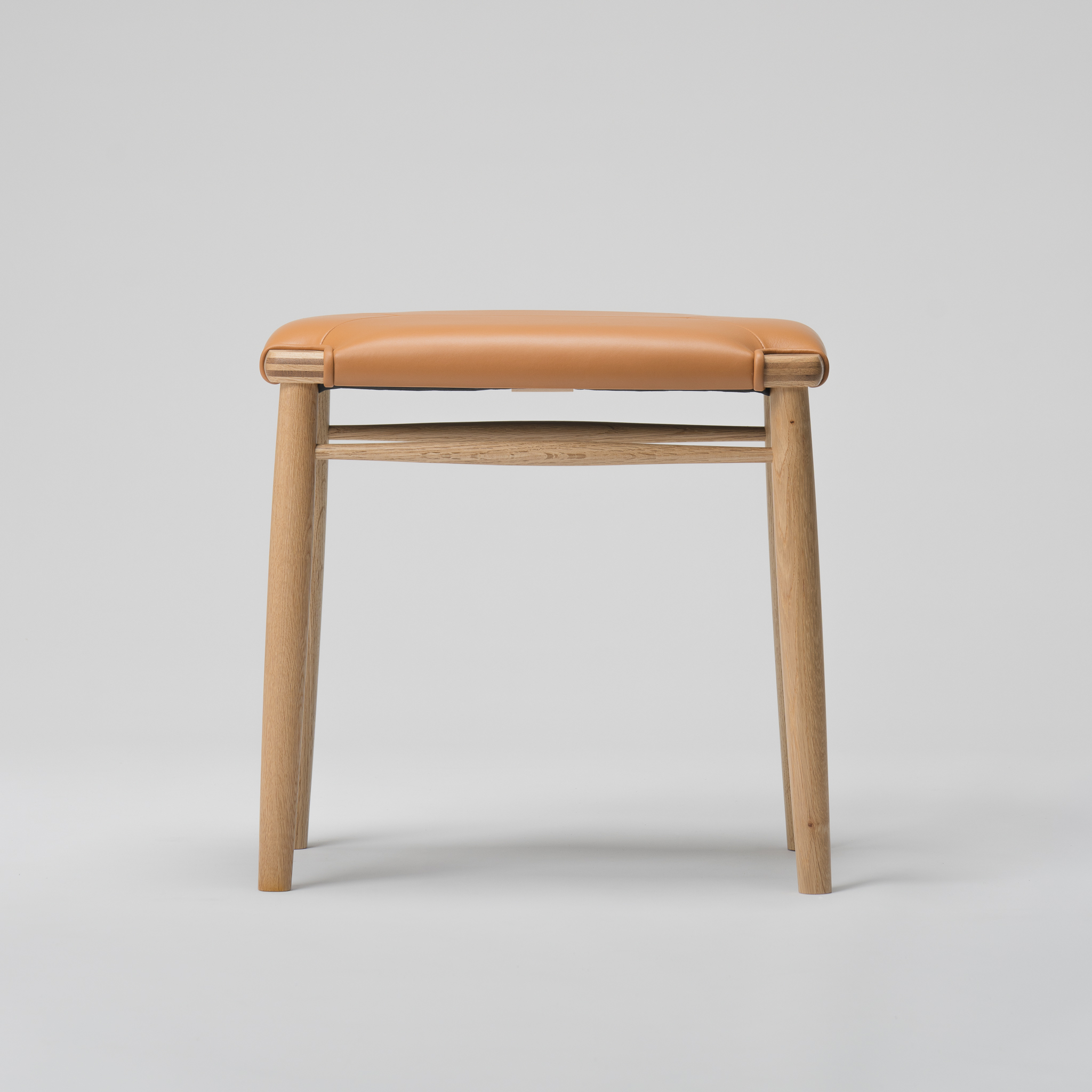 【木と暮らしの工房】 H.O.スツール　4-leg　＜樹種：ナラ／座面：本革（キャメル）＞ 座面：本革（キャメル）