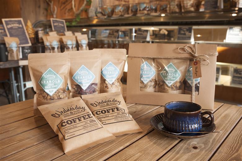 「Wednesday」オリジナルブレンドコーヒー＆グラノーラセット　Wednesday Blend（粉）Slow Blend（豆）各100g／オリジナルグラノーラ3種 Wednesday Blend（粉）Slow Blend（豆）