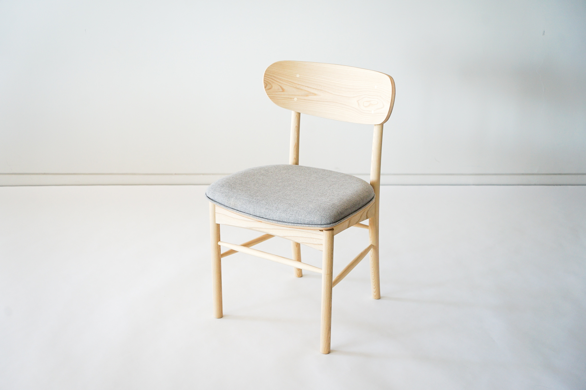 Hygge ダイニングチェア ＜樹種：栓＞ 栓