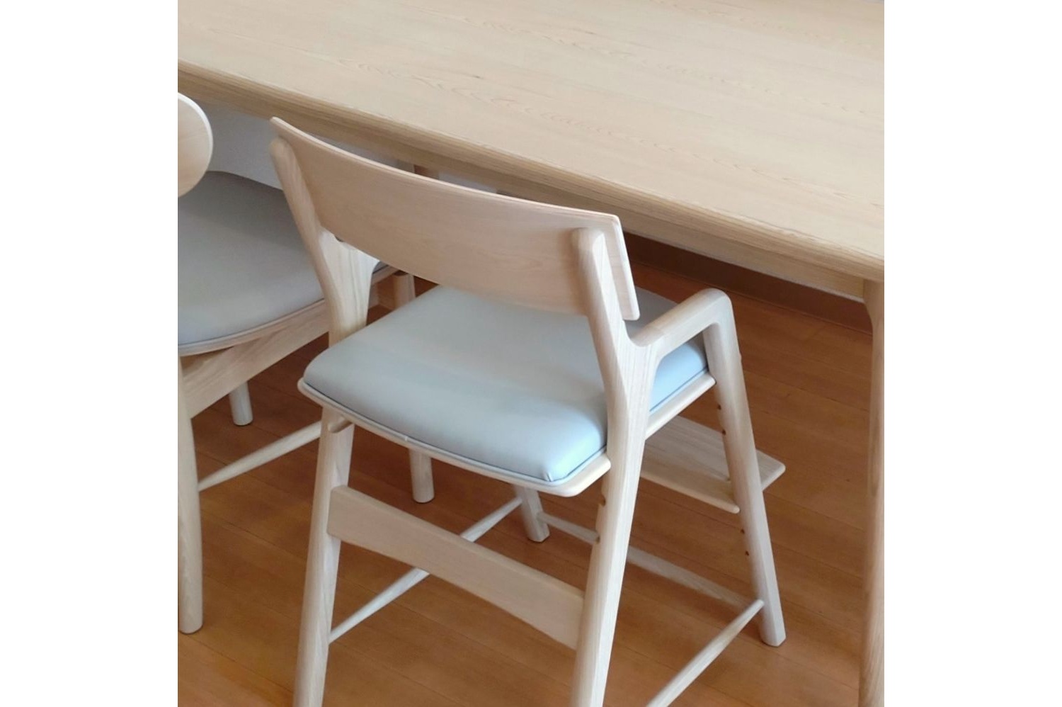 Hygge キッズハイチェア ＜座面：レザー（ライトグレー）＞ 座面：レザー（ライトグレー）