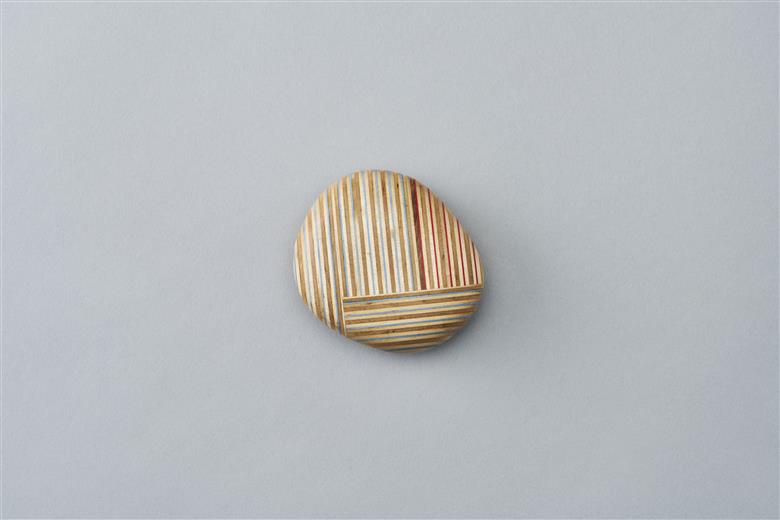 ペーパーウェイト「koishi」【square: mix】 mix（ブルー×レッド） 【square】W78mm×D68mm×H35mm