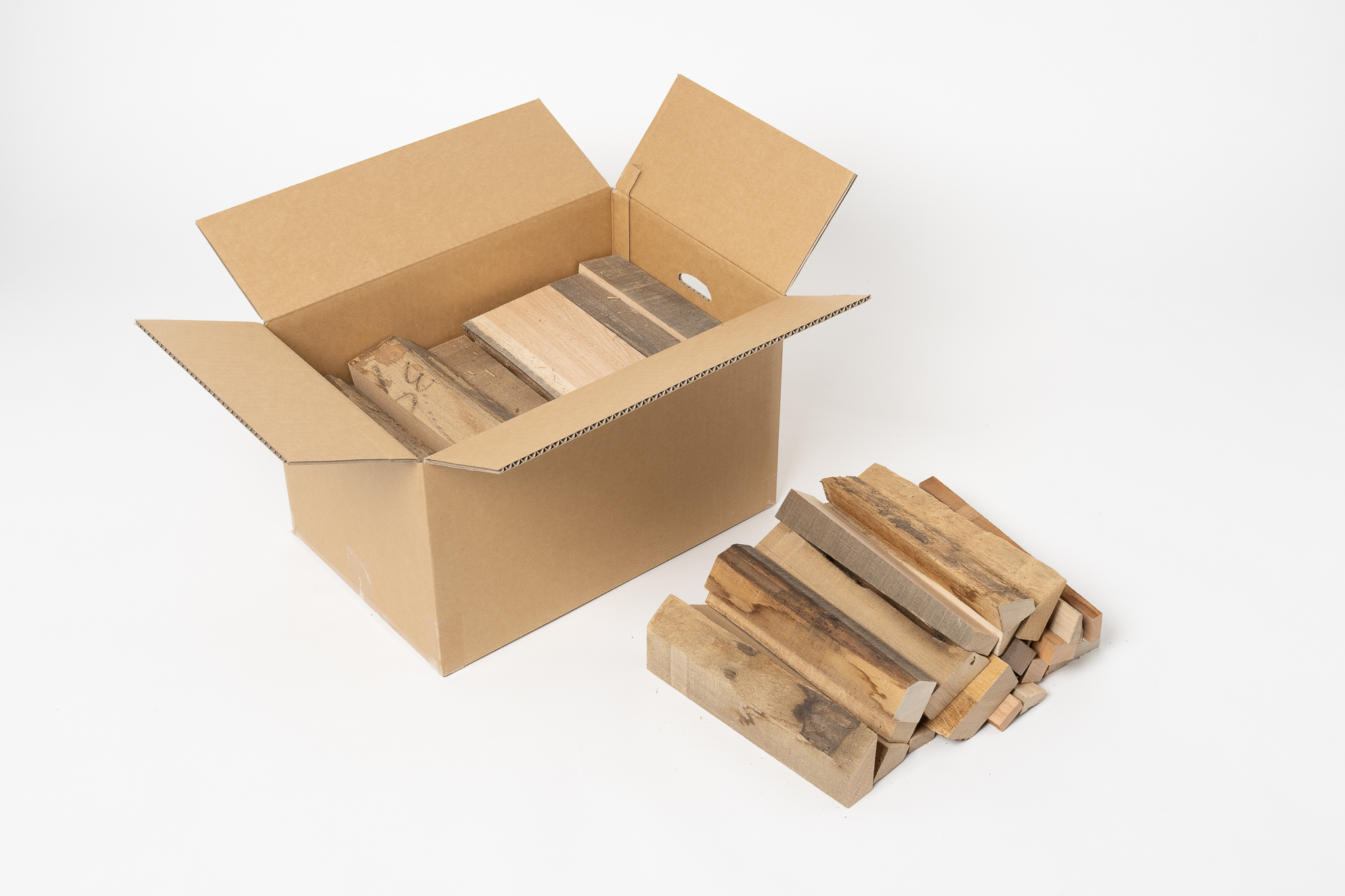 キャンプに最適！広葉樹の薪２箱セット【長さ：約280mm】 約280mm