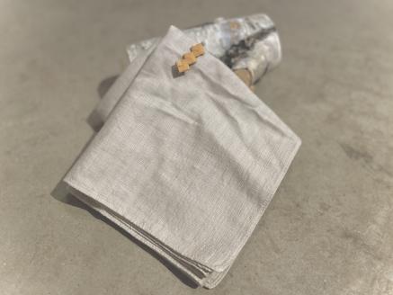 散歩道「ここにある色　北海道白樺染め　わたしの万能リネンふろしき」（カラー： 白樺グレー）