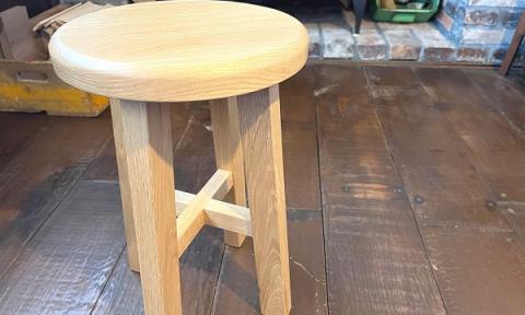 ｓｌｏｐｅ　まるスツール（ナラ材オイル仕上げ）[054-06]