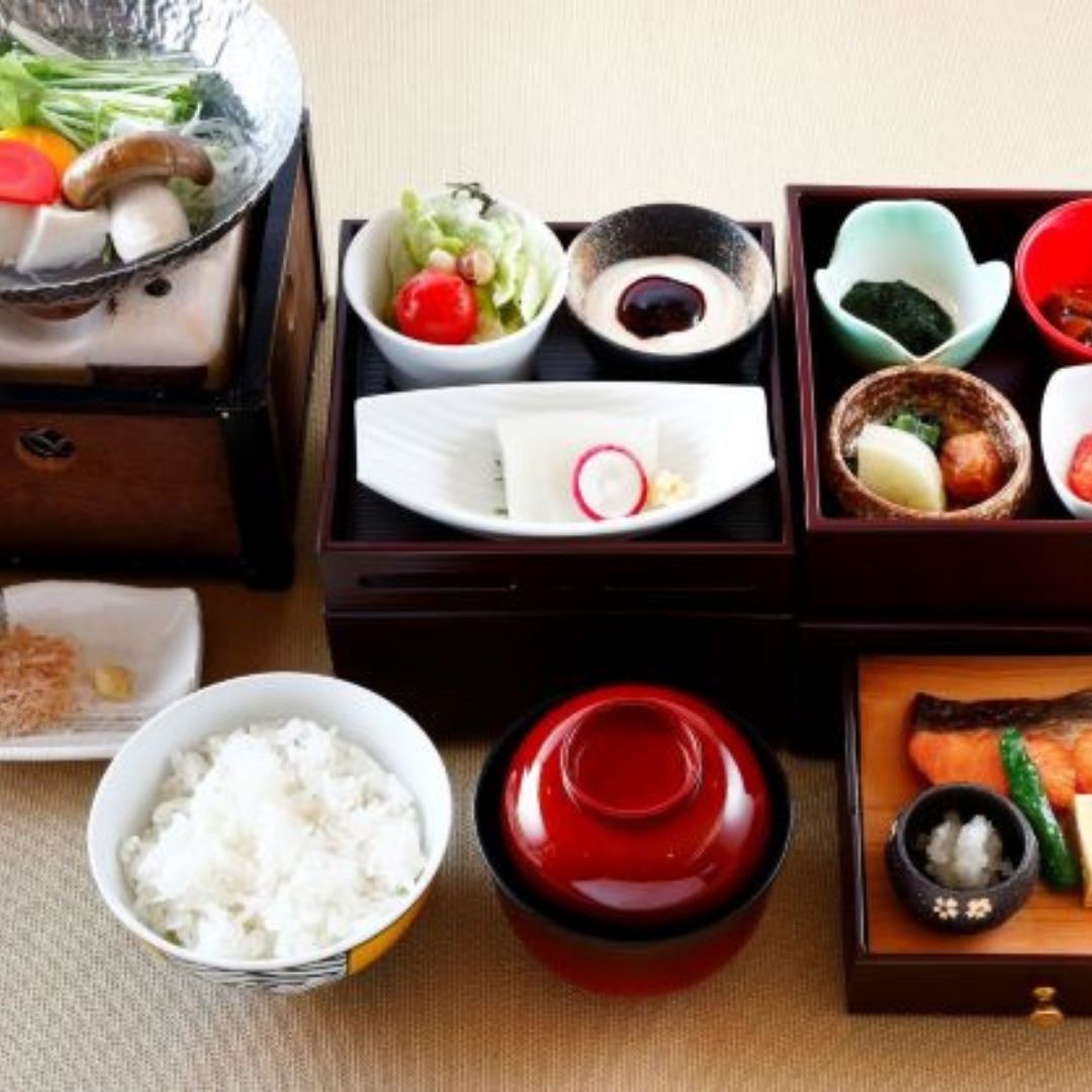 「森の旅亭びえい」1泊2食付ペア宿泊券(本館 露天風呂付客室)[225-01]