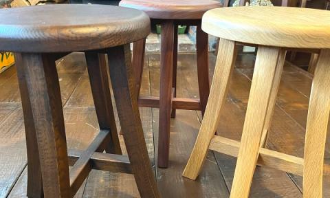 ｓｌｏｐｅ　スツールフレア（ナラ材オールド仕上げ or ウォールナットオイル仕上げ）[100-45]