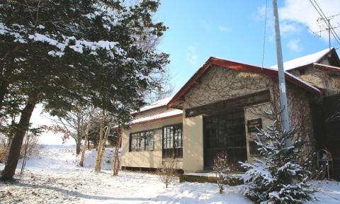 ｓｌｏｐｅ　まるスツール（ナラ材オイル仕上げ）[054-06]