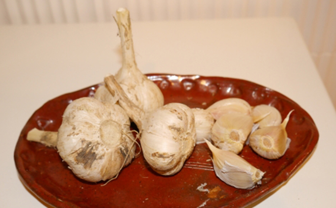 北海道上富良野町産にんにく（ホワイト6片）約1.5kg