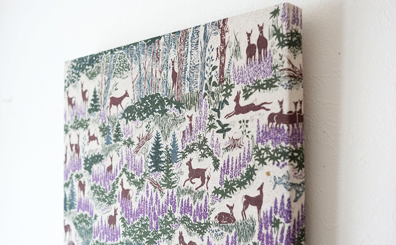 「 ルピナス と 鹿 」 ファブリックパネル 北海道 南富良野町 ファブリック パネル インテリア デザイン プリント