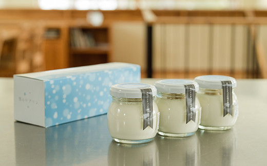 矢内菓子舗の「雪ふりプリン」とあべ養鶏場の「えっぐぷりん」 F4G-0259