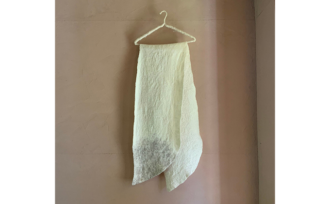 ウールフェルト しっぽショール【北海道美深】白×グレー