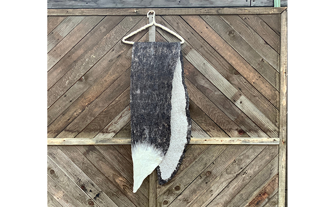 ウールフェルト しっぽショール【北海道美深】焦げ茶×白