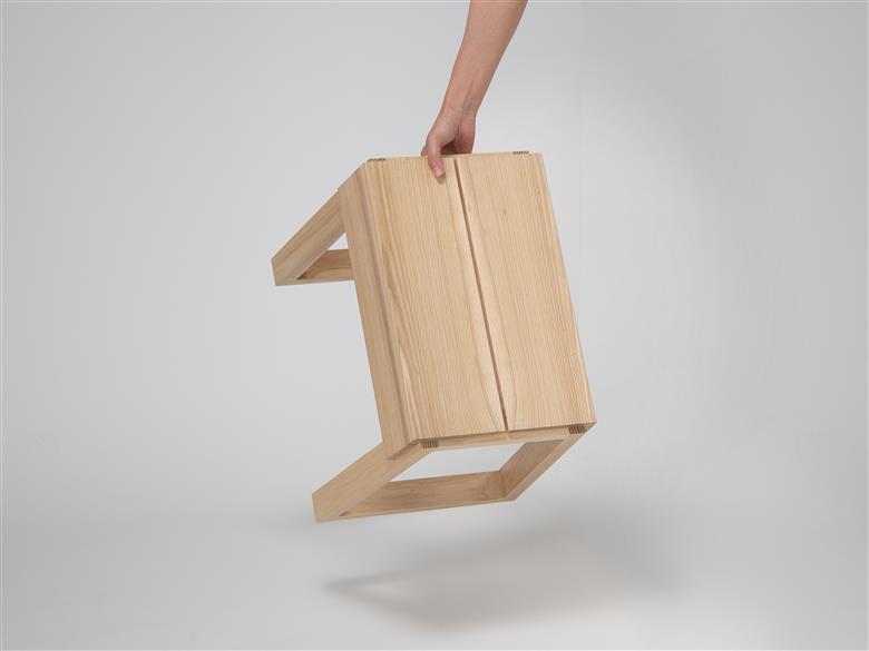 中川町の森から生まれたスツール　『ZAG ユニークタイプ』