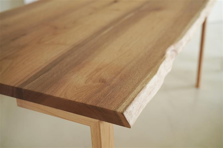 【ふるさと納税】中川の森から生まれた　耳付き板のダイニングテーブル