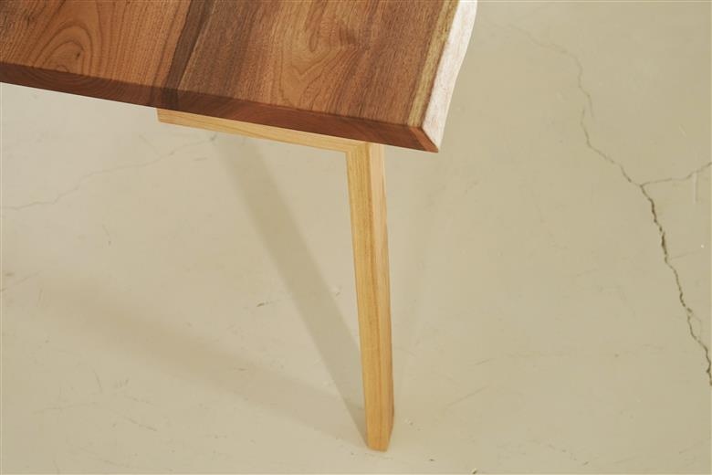 【ふるさと納税】中川の森から生まれた　耳付き板のダイニングテーブル