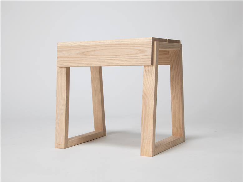中川町の森から生まれたスツール　『ZAG レギュラータイプ』