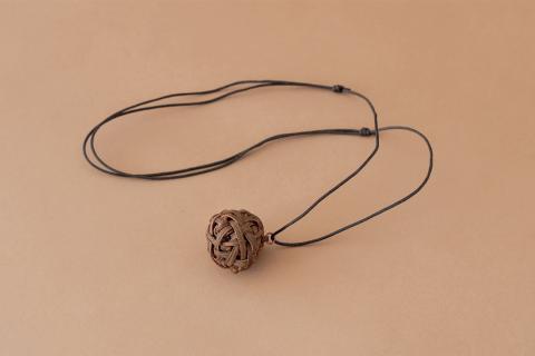 北海道中川町産　山ぶどうのネックレス　丸