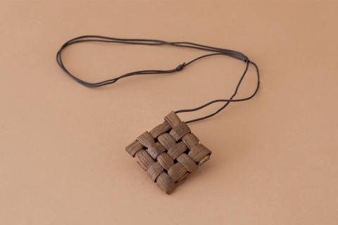 北海道中川町産　山ぶどうのネックレス　角