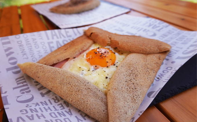 政和アートFesオリジナルグッズ（ソーバーマンのそば殻まくら・缶バッチ・ポストカード・ワルジカのガレット粉のセット）