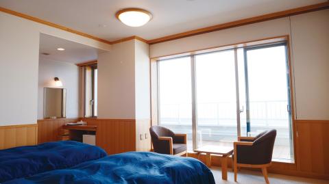 「とままえ温泉ふわっと」　特別室ペア宿泊券＋ふるさと納税特典（ふわっと商品券）4,000円付