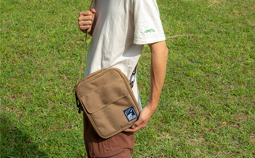 知床財団オリジナルロゴ入りサコッシュ【配送不可地域：離島・沖縄県】