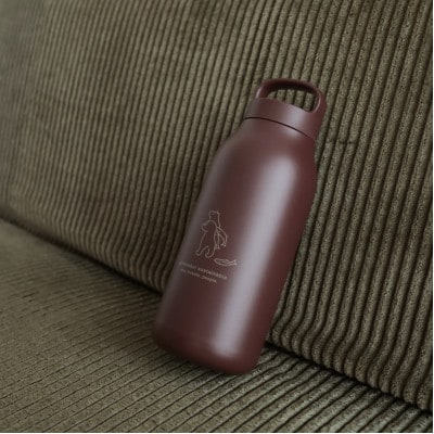 知床トコさん ウォーター タンブラー マルーン 550ml×1本 蓋付き 軽量【KINTO】【配送不可地域：離島・沖縄県】