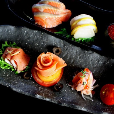 北海道 知床産 サーモンスライス(香草〆) 70g×4パック　化学調味料不使用【配送不可地域：離島・沖縄県】