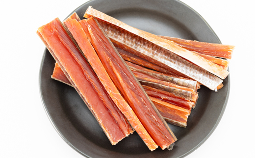【北海道斜里町産】 鮭とば スティック 80g×3袋 皮付き【配送不可地域：離島・沖縄県】