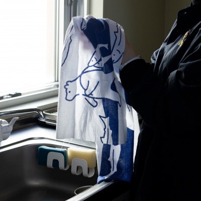 知床トコさん×かまわぬ 手ぬぐい 【トコさん鮭担ぎ】