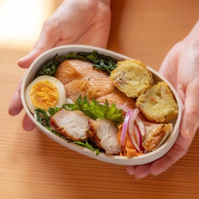 知床トコさん ランチボックス(Mサイズ)・箸 セット 【カーキ】【配送不可地域：離島・沖縄県】