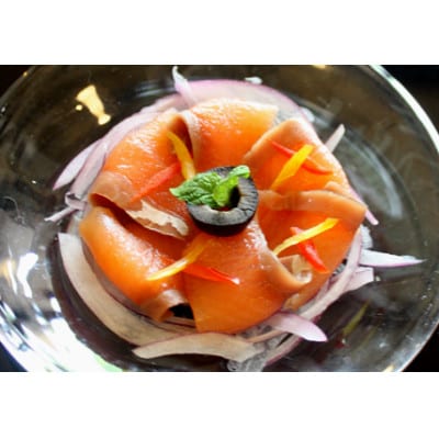 北海道 知床産 サーモンスライス(スモーク)70g×4パック　化学調味料不使用【配送不可地域：離島・沖縄県】