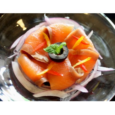 北海道 知床産 サーモンスライス(香草〆) 70g×4パック　化学調味料不使用【配送不可地域：離島・沖縄県】