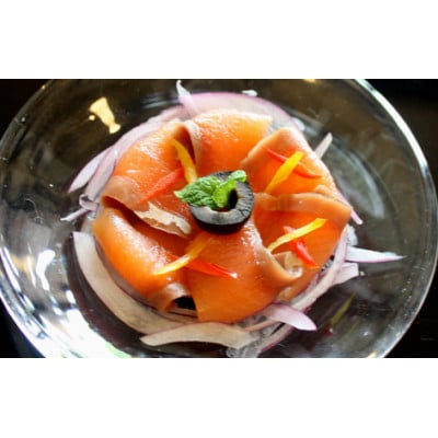 北海道 知床産 サーモンスライス(香草〆) 70g×6パック　化学調味料不使用【配送不可地域：離島・沖縄県】