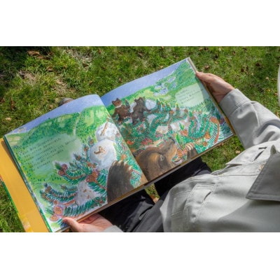 知床財団オリジナル絵本「しれとこのきょうだいひぐま　ヌプとカナのおはなし」ハードカバー【配送不可地域：離島・沖縄県】