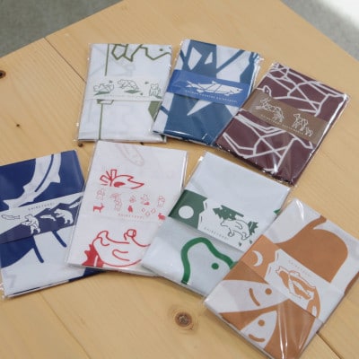 知床トコさん×かまわぬ 手ぬぐい 【トコさん鮭】青