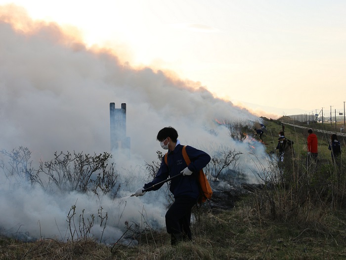 【通常では体験できない小清水原生花園火入れ（野焼き）体験宿泊付ツアー】「2名様」小清水町ふるさと納税限定2泊3日宿泊ツアー【16002】
