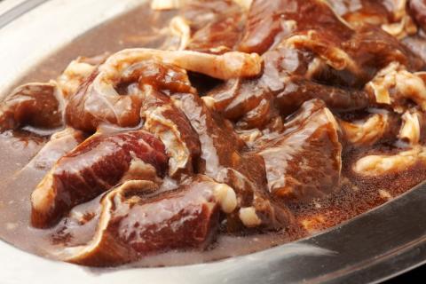 エゾシカジンギスカン（500g×3パック） ( ふるさと納税 鹿肉 ジンギスカンセット ヘルシー 赤身肉 高たんぱく 低脂肪 北海道産 焼肉 BBQ 簡単調理 北海道 遠軽町 株式会社オホーツクジビエ ) en01-00122