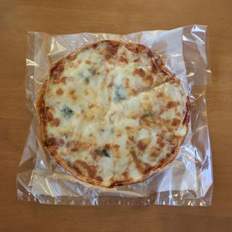 洋風居酒屋サルーテ 冷凍ピザ（スモークチキンと大葉とモッツァレラチーズ　直径23cm） 2枚 ( ふるさと納税 ピザ スモークチキン 大葉 モッツァレラチーズ 本格ピザ チーズたっぷり 手作り 北海道 遠軽町 洋風居酒屋　サルーテ ) en01-00145