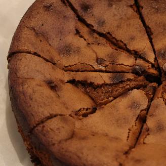 洋風居酒屋サルーテ　冷凍ケーキセット (直径18cm×2種) ( ふるさと納税 ケーキ 冷凍ケーキ チーズケーキ ガトーショコラ 洋菓子 スイーツ 北海道 遠軽町 洋風居酒屋　サルーテ ) en01-00148