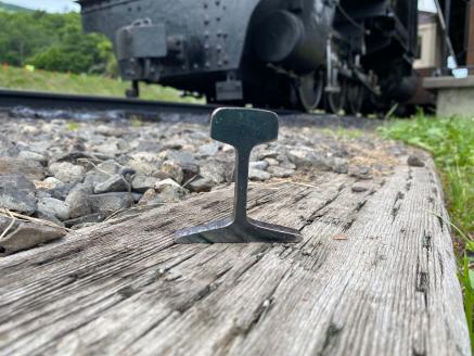 鉄印２１号と専用ケース（中間車両）＆線路の輪切り en01-00009