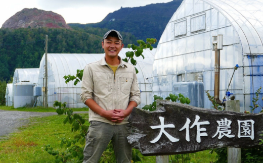 ＜2025年12月上旬よりお届け＞北海道壮瞥産 大作農園の「寒締めちぢみほうれん草」5袋と「セミドライトマトオイル漬け」1瓶（110g）のセット SBTR007