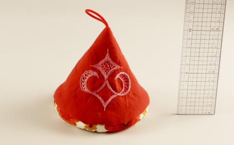 《何色が届くかはお楽しみ！》アイヌ紋様 鍋つかみ(1組)