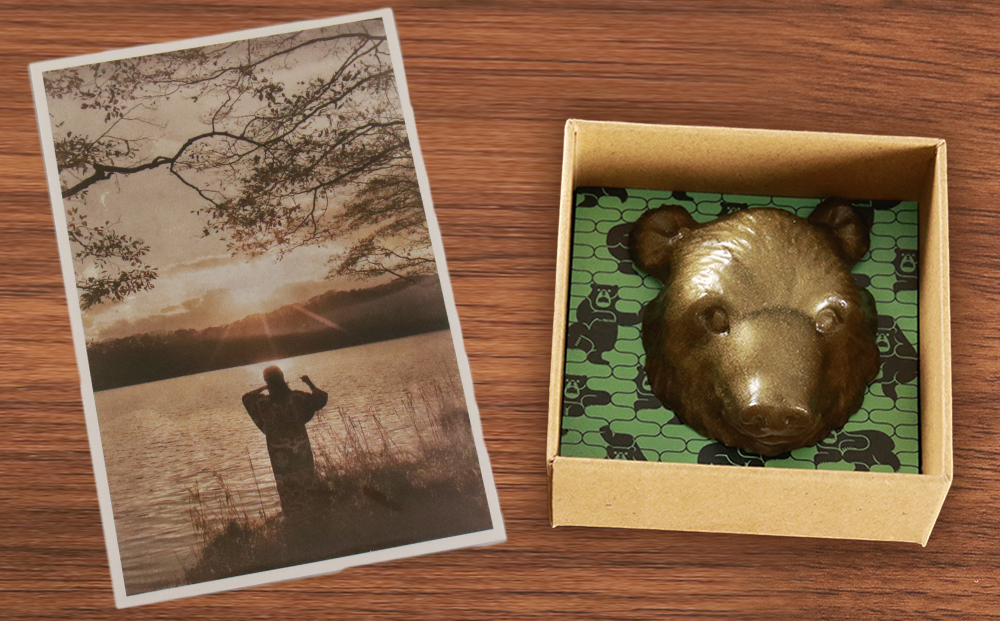 【12月20日決済確定分まで年内発送】白老 熊マスク壁掛け＜木彫工芸家 山田祐治コラボ＞×ポロト湖ポストカード