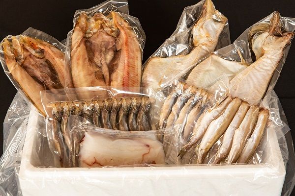 【北海道】海鮮 プレミアムセット（あつまの干物＆タコしゃぶ）《厚真町》【有限会社カネサ斉藤水産】 たこ タコ ほっけ ししゃも カレイ こまい 海鮮 セット 詰め合わせ 冷凍配送 北海道 [AXAK003]
